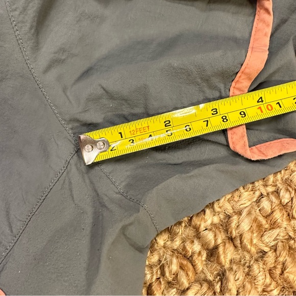 COLUMBIA gray athletic shorts with no liner - Picture 5 of 14